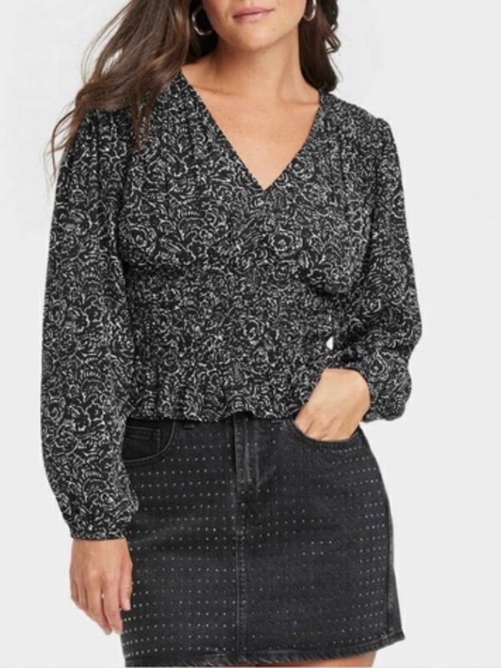 Universal Thread Black Floral V-Neck Smocked Waist Blouse